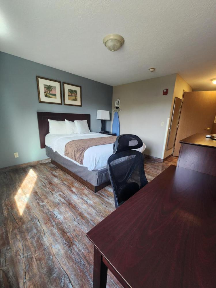 Queen Room - Disability Access interior
